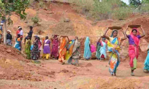 MGNREGA Wage Rates: चुनाव से पहले सरकार का तोहफा, मनरेगा का रेट बढ़ा, अब मजदूरों को मिलेगा ज्यादा पैसा