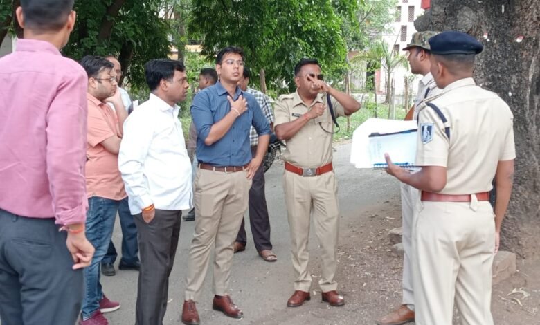 Betul Lok Sabha Chunav : जिला निर्वाचन अधिकारी ने मतदान सामग्री वितरण स्थल का किया निरीक्षण