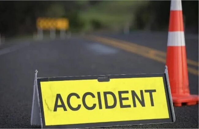 Betul Accident News : सड़क किनारे खड़े लोगों को बाइक सवार ने रौंदा, 1 की मौत, 3 घायल